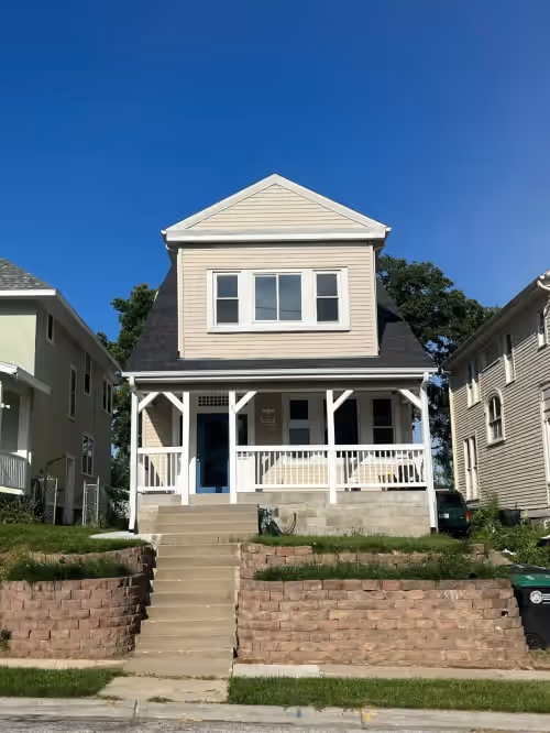 1890's Craftsman Home 5BR 4BA, Sleeps 16+ w 6 TVs.