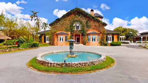 Casa Tranquila Miami, A Luxury Ranch-Style Retreat