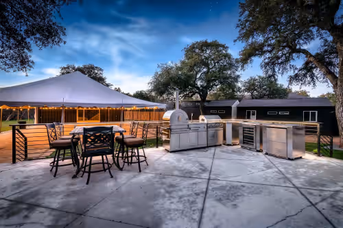 10 Acre Hill Country Mansion, photo 4