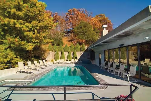 Elegant Lakeside Executive Estate Home-Sleeps 20, Pool! Open Labor Day Weekend, photo 2