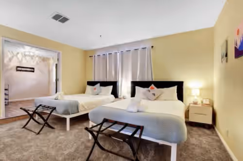 Room at Minutes to Strip-swimming pool, golf, ping pong, pool table, games and more