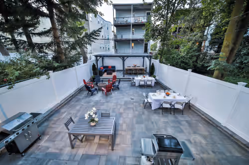 Spacious Triplex with Large backyard FreePrkg