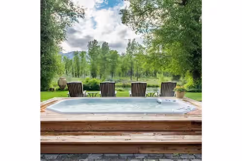 Outdoor spa tub at Antelope Trails Ranch