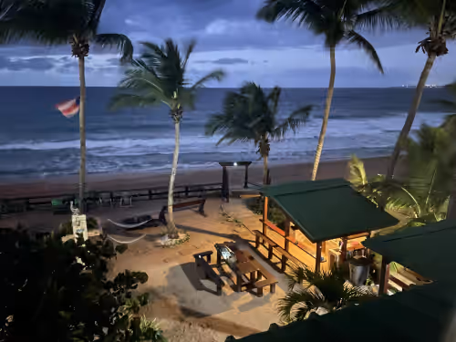 BEACHFRONT Estate-2bdrm APTS, Center of Sandy Beach, Weddings, Reunions, Groups