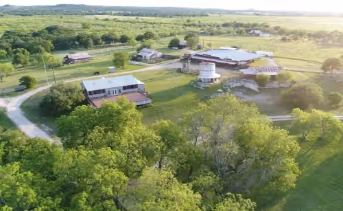 5 cabins+2400 Sq ft Dance Hall!