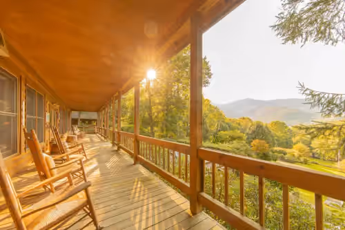 Mount Mitchell Eco Retreat - Nature-based resort in the heart of the Blue Ridge.