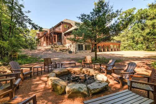 Stunning Lakefront Lodge On Castle Rock Lake! Perfect for Families or Retreats, photo 3