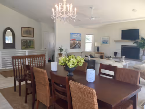 EXCLUSIVE LAKEFRONT with beach, beach house, piers, trampoline + sister villa, photo 4