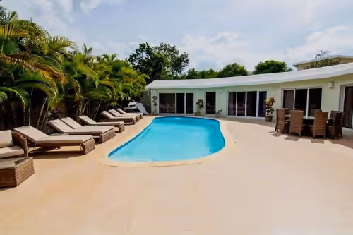 12BD guest-friendly complex in Casa Linda, 3 pools, tennis, free shuttle bus