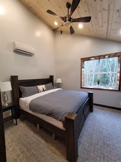 Room at Barndominum, minutes to lake and trails sleeps 14+ Weddings, Events, Retreats