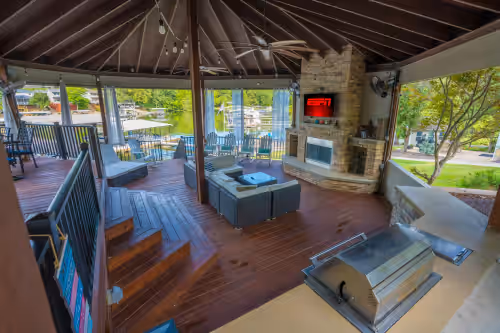 CALM, PEACEFUL COVE! Lakefront Oasis w/ guest house + no stairs to huge dock!