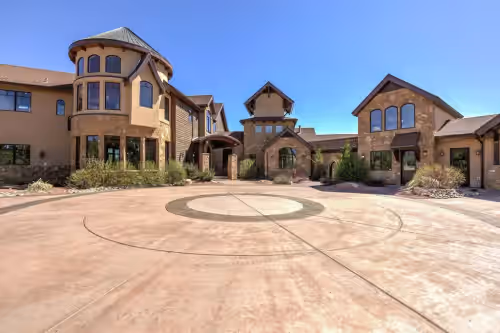 Zion Mountain Villa - Luxury Zion Villa, Epic Views, Gourmet kitchen, Hot tub, Great Family Retreat