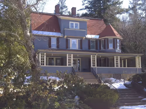 Victorian Splendor Amidst the Mountains
