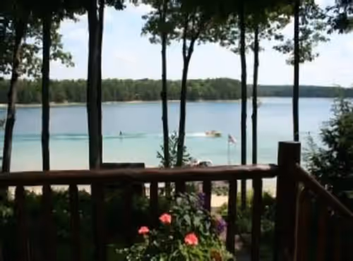 Big Twin Lake Lakefront Lodge