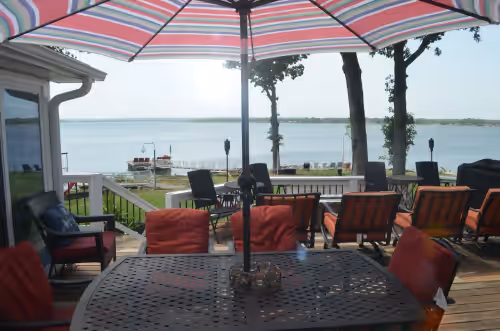 GRAND PANORAMIC RETREAT, 6 BR, 3 BA, 300' Lakefront, Hot Tub, Dock & Launch! NEW