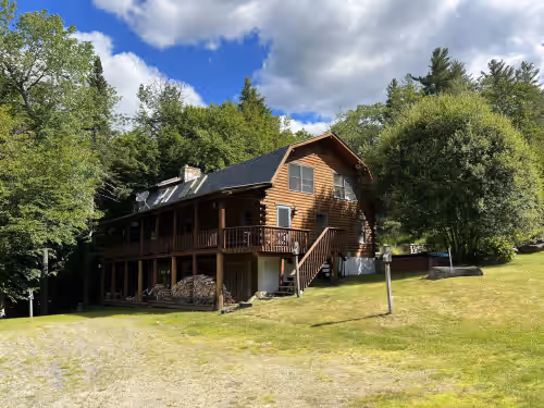 Main house with 6 bedrooms 9 beds right across from the guest house. at Sleeps 30!! 2 Cabins, 10 Bedrooms, 3 Kitchens, Hot
