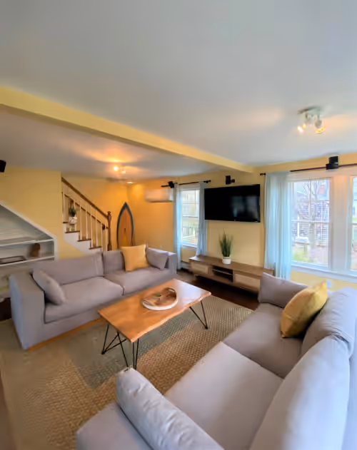 Casa Calypso-10 minutes to Newport and Narragansett. Walk to beach!