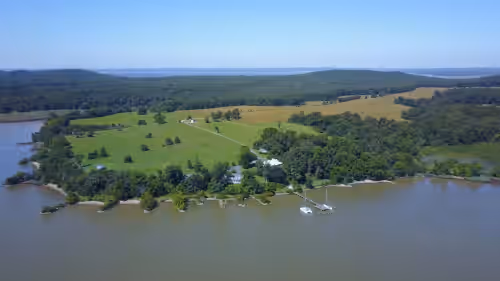 Amazing 432-Acre Waterfront Estate ~ Dock ~ Kayaks ~ Beaches ~ Fire Pit