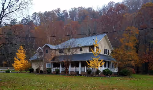 Private, Crk side, 2 mls to PF Parkway , Lg yard, pet and motorcycle friendly, photo 3