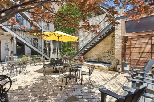 Your Own 8 Bedroom Private Inn and Event Space, Urban Garden Included