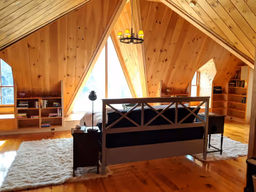 Enchanting Home only moments from PRIVATE BEACH on Historic Gerrish Island.