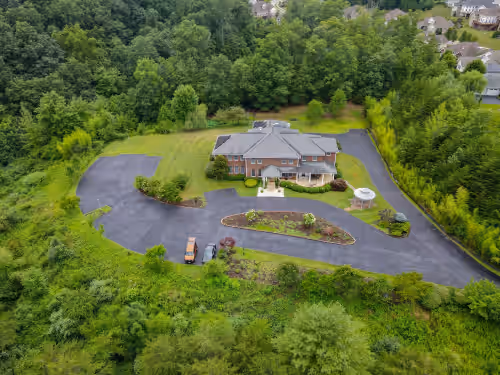 10 bedroooms/baths, 4 mi from VT, photo 2