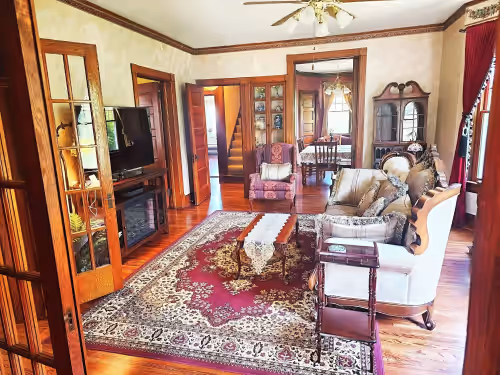Gorgeous Historic Victorian Home, photo 2