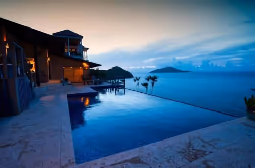 Private cliffside retreat full of magic. 9 bedrooms, 21 beds - infinity pool.