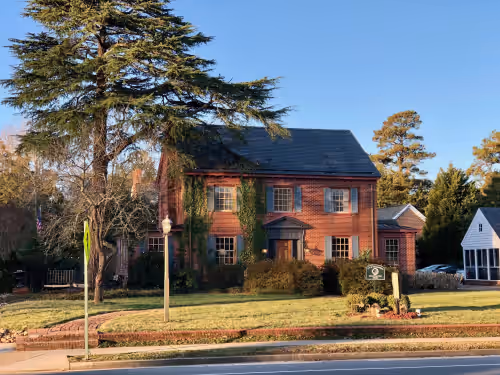 Amazing Colonial Home a Heart Beat from Colonial Williamsburg & William & Mary, photo 2