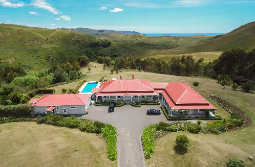 Cape South Estate - idyllic character property in rural setting close to beaches