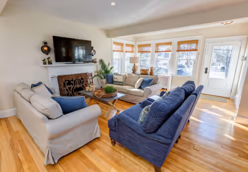 BEAUTIFULLY Renovated: 6 min to DT Portland, 3 blocks to Willard Beach, photo 2
