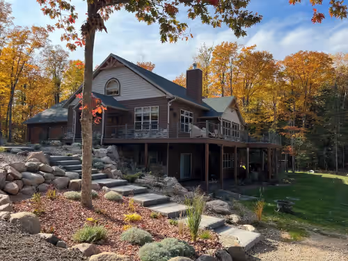Secluded 25-acre private lake, set on 200 acres of private land. Sleeps 19, photo 2