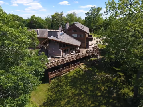 Luxury, spacious lodge, 10 mile views on 300 acre ranch, Trails, Ponds, Animals, photo 2