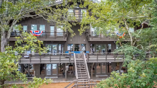 Beautiful Lakefront Lodge. Tannenbaum Lodge, photo 3