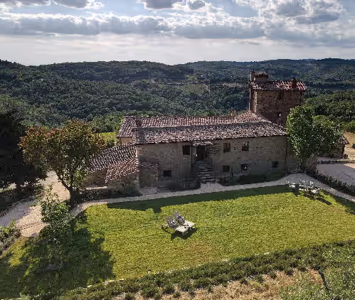 Exclusive Tuscan Winery Escape: Charming Villa with Pool & Breathtaking Views.