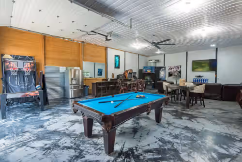 AMAZING & A PARTY BARN, photo 5