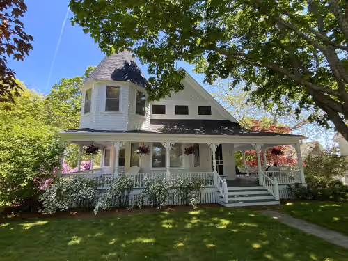 Charming Waterview Victorian w/Cottages near beach, harbor & town