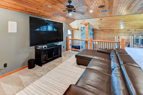 Experience luxurious lakeside living in our 5-bed, 5-bath retreat, photo 3