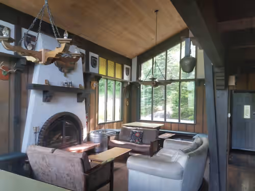 European Alpine Lodge with Stunning Mountain Views- Room for the entire Family, photo 2