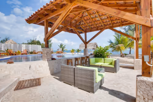 Villa Groovy Gecko, Awesome 5 bedroom ocean beach front villa with private chef, photo 2