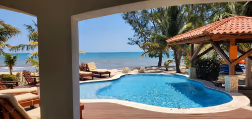 Pool at Villa Groovy Gecko, Awesome 5 bedroom ocean beach front villa with private chef