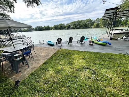 New Braunfels Lakefront Escape: 4,000 Sq Ft Home with Private Dock & Fun, photo 2