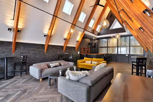 Rent An Inn! Takeover the Birch Ridge Mountain Lodge: 11 Rooms, Bar, Fireplace. 28 ppl. Event space.