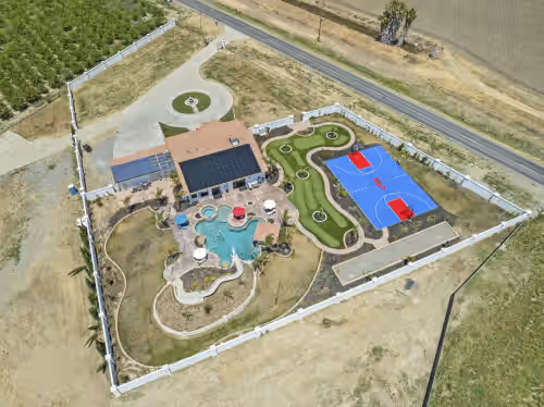 LUXURY ENTERTAINMENT OASIS