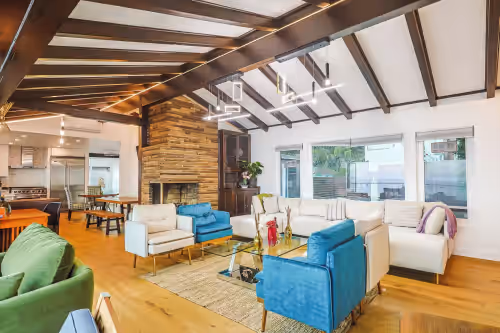 Dreamy beach house w/ direct ocean access, panoramic views, and a jacuzzi.