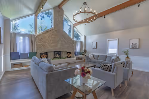 6 BR w/ Steam Shower & space for everyone, located in the heart of the valley