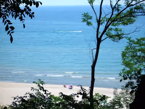 *SPRING DISCOUNT!* Right on Lake Michigan! Large 2 acre yard and private beach, photo 3