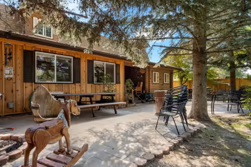MAMA BEAR CABIN -RUSTIC LOG Cabin Retreat, photo 3