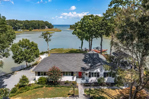 PVT PENINSULA! Hot tub, beach, spectacular views w/huge kitchen!Sleeps up to 21, photo 4