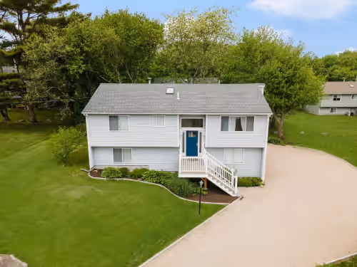 Bonnet Shore House 4 mi. to Narragansett Town Beach, 20 minutes to Newport, A/C